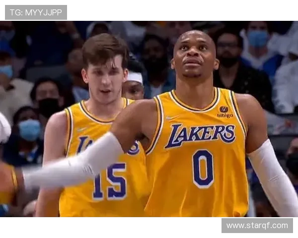 小里弗斯谈威少与狄龙的激情对比揭示温柔内心的真实一面